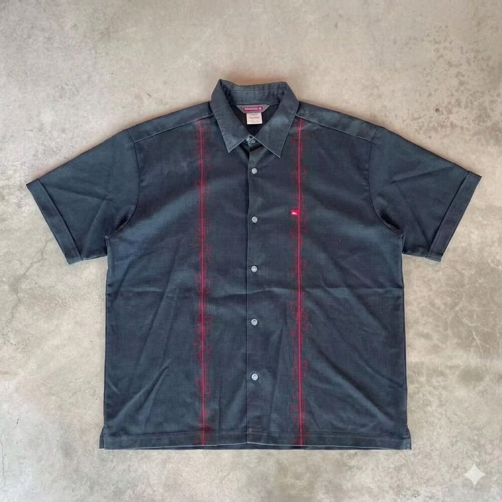 Quiksilver Men's Grey and Red Shirt